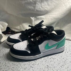 Glo green air Jordan’s lows